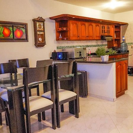 לינה וארוחת בוקר Guatapé Casa Pastora Coworking מראה חיצוני תמונה