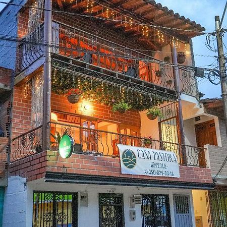 לינה וארוחת בוקר Guatapé Casa Pastora Coworking מראה חיצוני תמונה