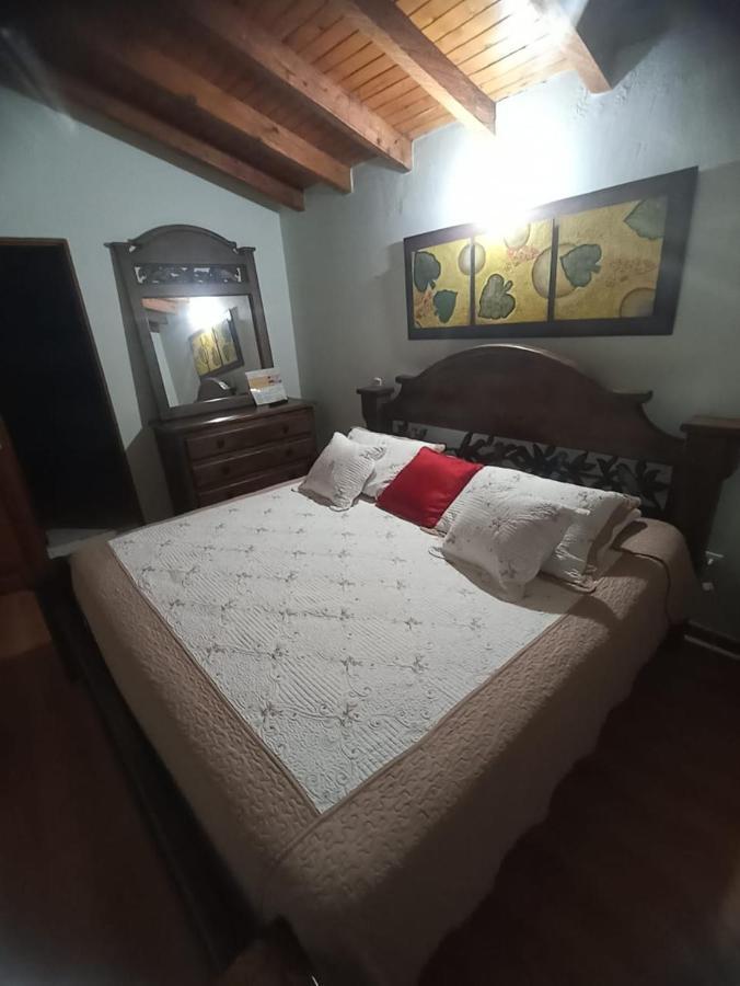 לינה וארוחת בוקר Guatapé Casa Pastora Coworking מראה חיצוני תמונה